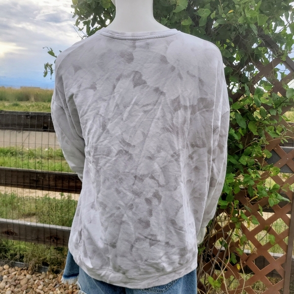 Athleta Gray and White Floral Women's Crewneck Fleece Pullover Sweatshirt EUC - Picture 13 of 15
